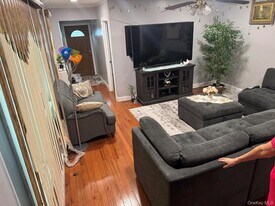 120-09 95th Ave in Queens, NY - Building Photo