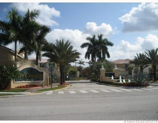 11244 NW 54th Ter in Doral, FL - Foto de edificio