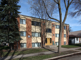 718 Van Buren St NE Apartamentos