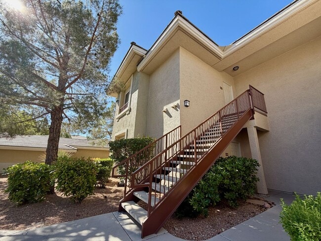 1001 Domnus Ln in Las Vegas, NV - Building Photo - Building Photo