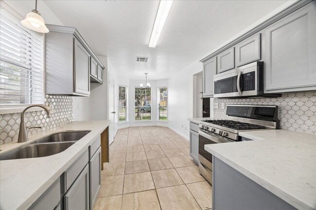 2414 Kenbridge Dr in Houston, TX - Building Photo - Building Photo