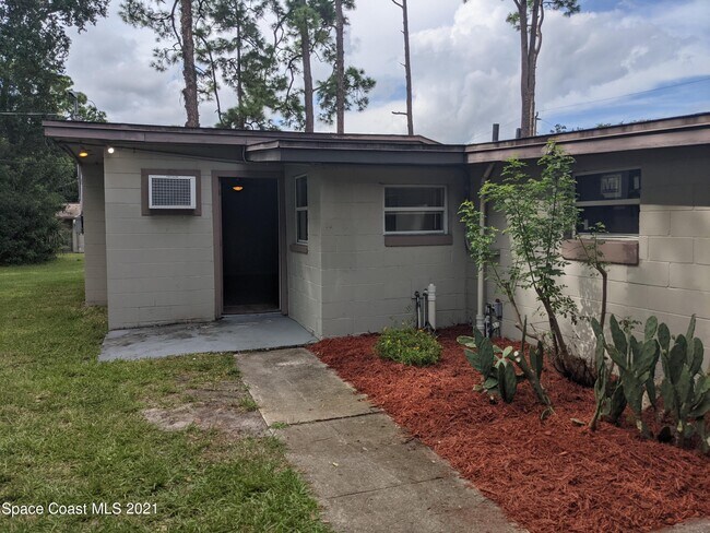 1549 Violet Ave-Unit -B in Titusville, FL - Building Photo - Building Photo