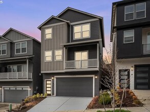 12977 SE Creekside Terrace in Happy Valley, OR - Building Photo - Building Photo
