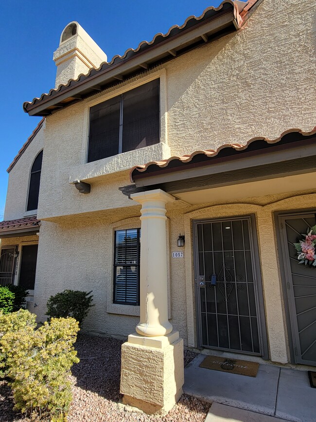 5704 E Aire Libre Ave, Unit 1057 in Scottsdale, AZ - Foto de edificio - Building Photo
