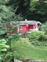 111 Redding Rd in Redding, CT - Building Photo