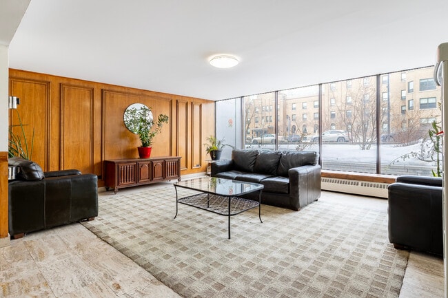 Côte Vertu in St. Laurent, QC - Building Photo - Lobby