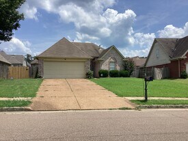 1402 Carlton Ridge Dr in Cordova, TN - Building Photo