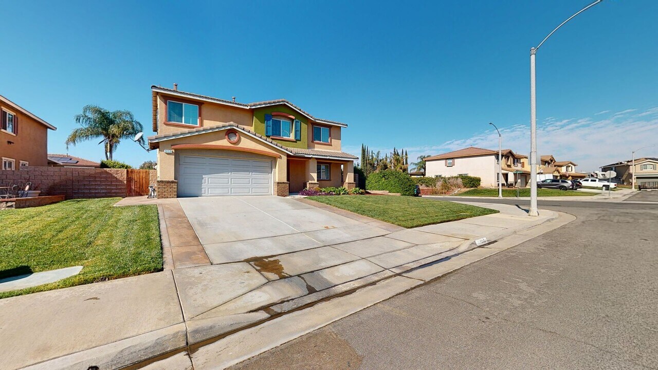 9153 San Luis Obispo Ln in Riverside, CA - Building Photo