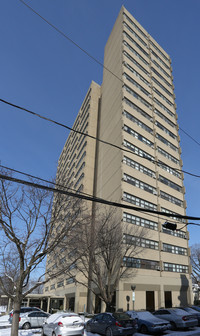 Mills Park Tower in Oak Park, IL - Building Photo - Building Photo