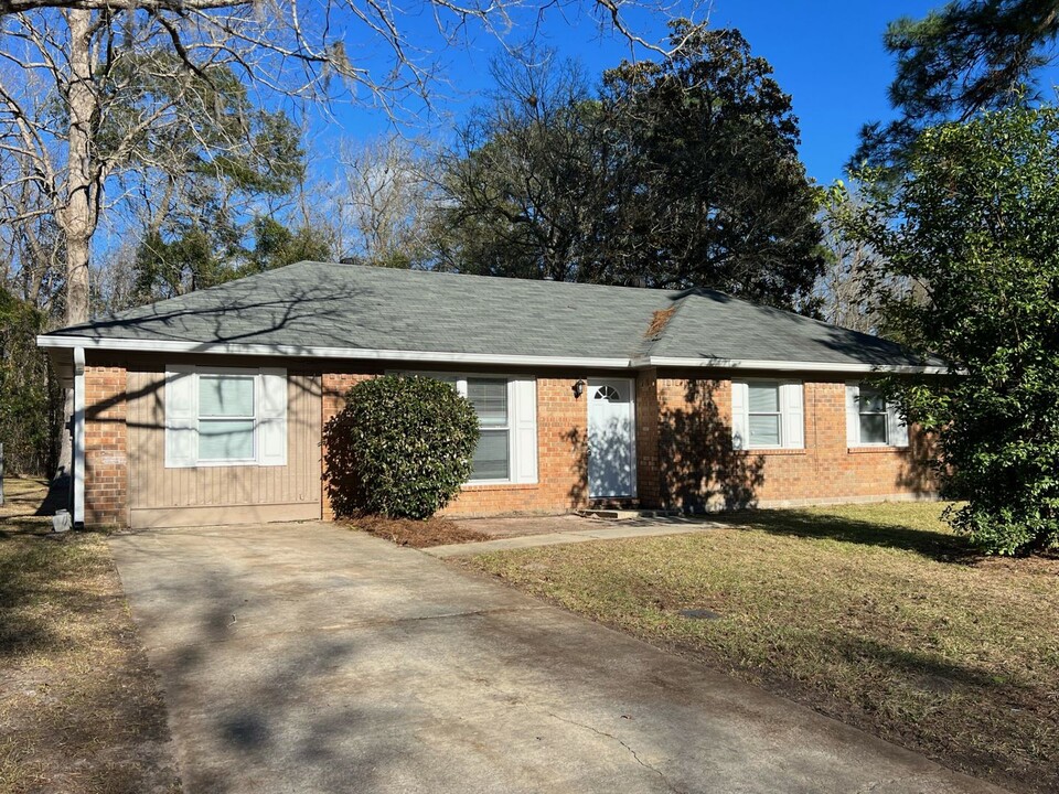 216 Holiday Cir in Savannah, GA - Building Photo