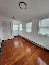 5 Leonard Ave, Unit 1 in Westfield, MA - Building Photo - Building Photo