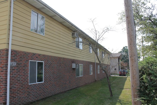 River Bluff Apartments in Niles, MI - Building Photo - Building Photo