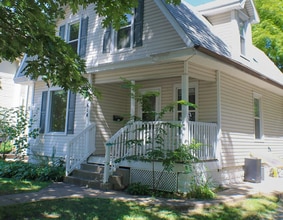 614 N Gilbert St in Iowa City, IA - Building Photo - Building Photo