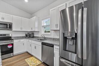 2318 Flowery Branch Dr in Skippers Corner, NC - Building Photo - Building Photo