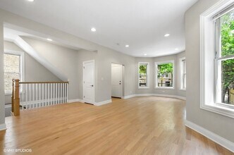 5816 N Ridge Ave in Chicago, IL - Foto de edificio - Building Photo