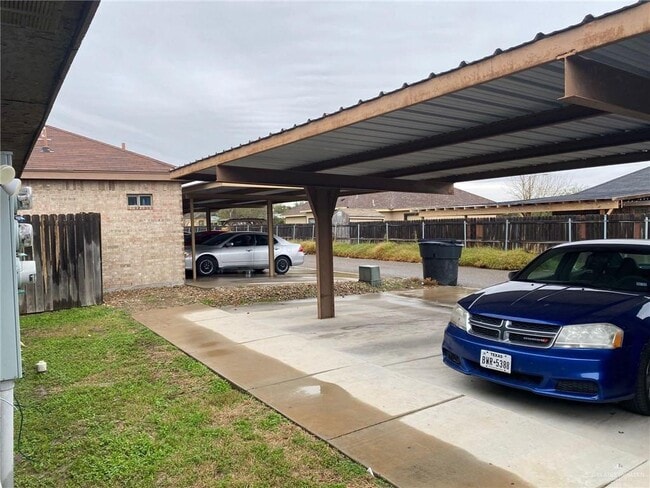 3008 E Diamondhead Ave in Alton, TX - Building Photo - Building Photo