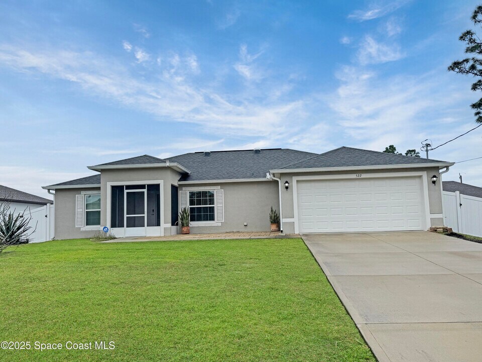 522 Olivia St in Palm Bay, FL - Building Photo