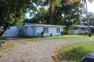 28 NE 164th St in Miami, FL - Building Photo - Building Photo