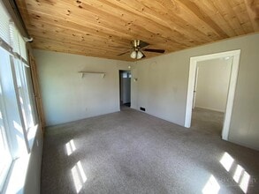 2 W 4th St in West Jefferson, NC - Building Photo - Building Photo