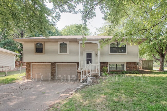 property at 200 SE Crestwood St