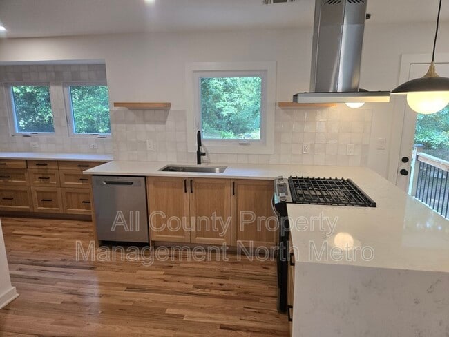 property at 4335 King Springs Rd SE