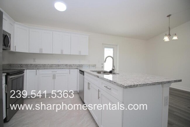 4142 NE 20th Pl in Cape Coral, FL - Building Photo - Building Photo