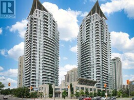 1 Elm Dr W in Mississauga, ON - Building Photo