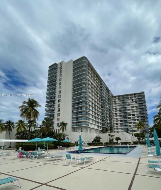 336 N Birch Rd, Unit 16B in Fort Lauderdale, FL - Foto de edificio