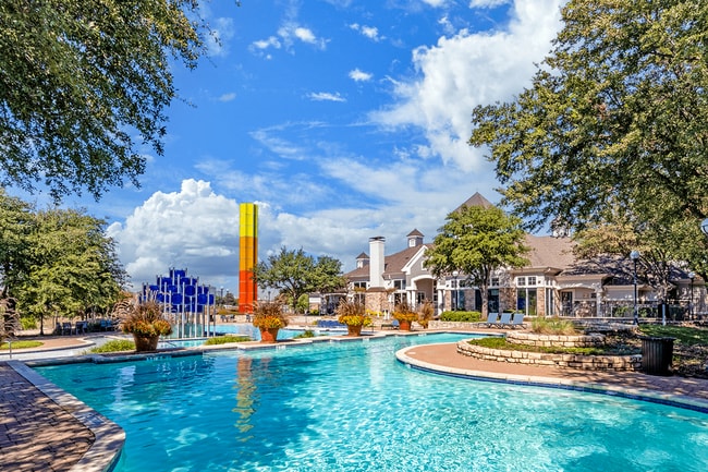 Grand Venetian at Las Colinas in Irving, TX - Foto de edificio - Building Photo