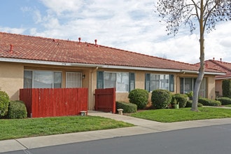 Valle De Las Brisas - Seniors Only 62+ in Madera, CA - Building Photo - Building Photo