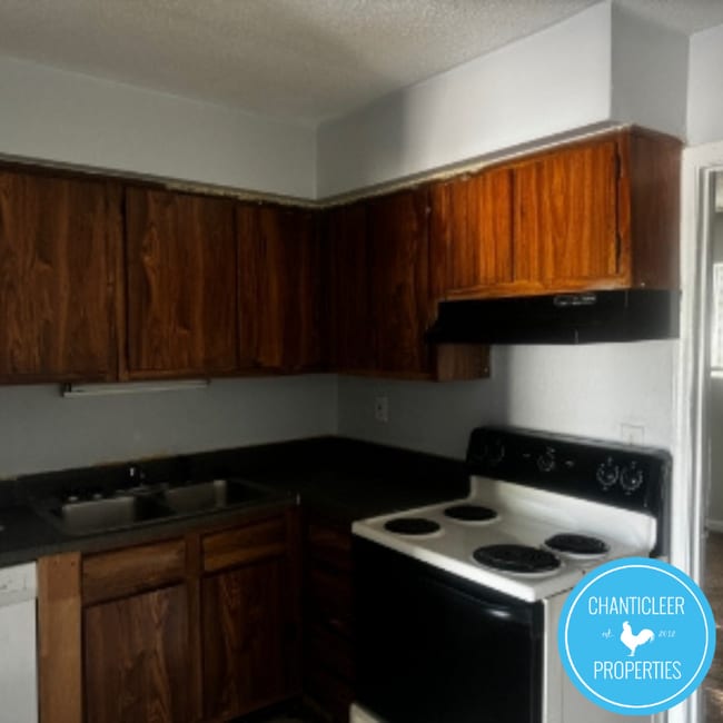 1501 Chapel Hill Rd in Durham, NC - Foto de edificio - Building Photo