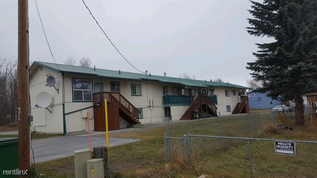 135 N Alaska St-Unit -Apt 5 in Palmer, AK - Building Photo