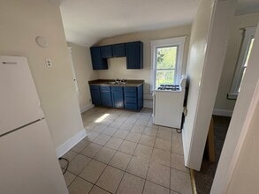 137 W Newhall Ave, Unit Upper in Waukesha, WI - Foto de edificio - Building Photo