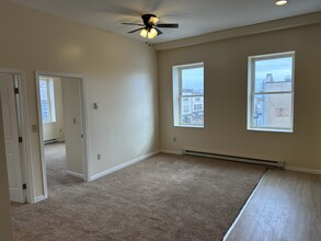 634 Centre St, Unit Apt 1 in Freeland, PA - Building Photo - Building Photo