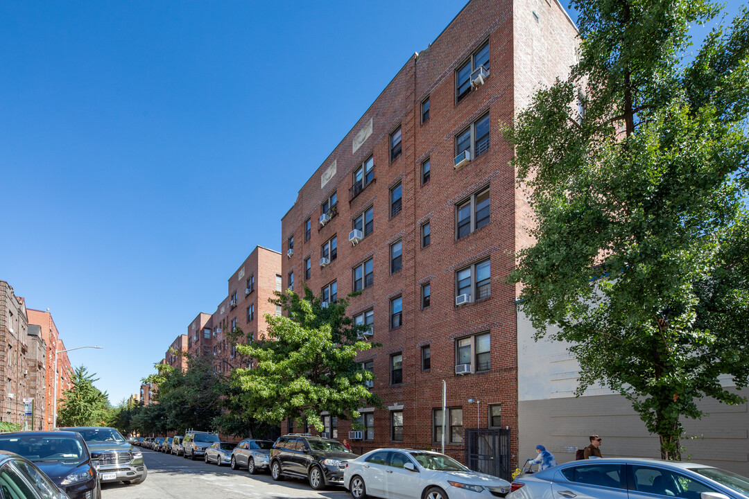 Birchwood House in Flushing, NY - Building Photo