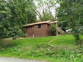 2 Wildwood Trail in Monroe, NY - Building Photo