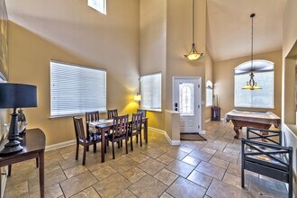 8971 Rolling Rock Dr in Las Vegas, NV - Foto de edificio - Building Photo