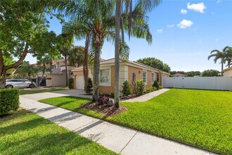 363 NW 158th Ave in Pembroke Pines, FL - Building Photo - Building Photo