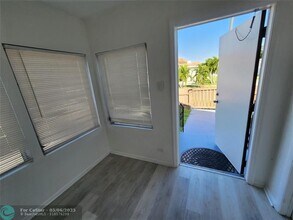 2466 Lincoln St in Hollywood, FL - Foto de edificio - Building Photo