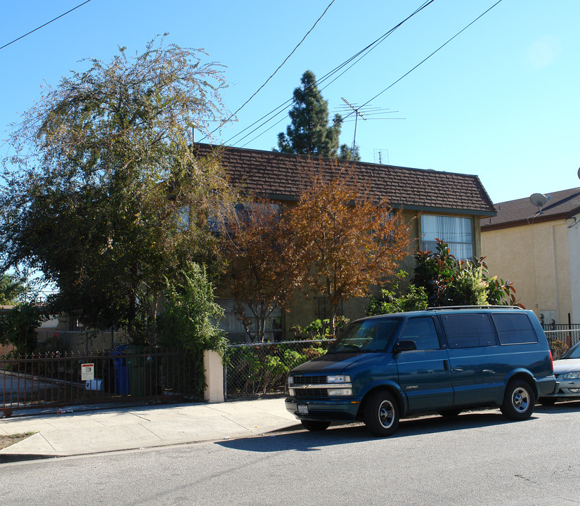 5708 Case Ave in North Hollywood, CA - Foto de edificio