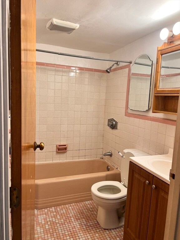 property at 11 Commonwealth Ct