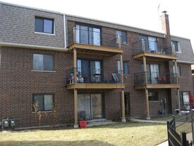 1424 Carol Ct, Unit 3A in Palatine, IL - Building Photo
