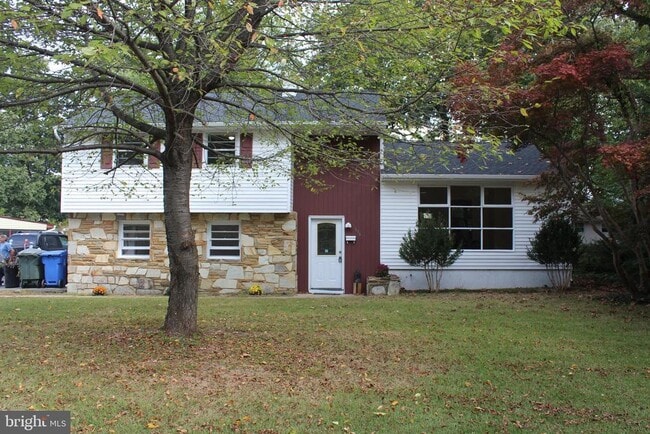 property at 936 N Main St