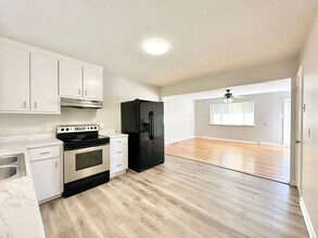 5875 W 5th Ave in Lakewood, CO - Building Photo - Building Photo
