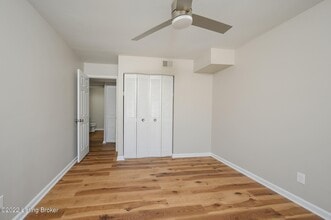 411 Highwood Dr, Unit 411 Highwood in Louisville, KY - Building Photo - Building Photo