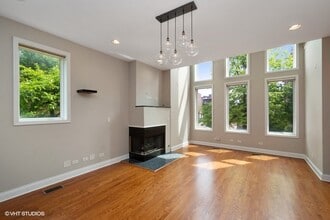 1458 N Artesian Ave, Unit E in Chicago, IL - Foto de edificio - Building Photo