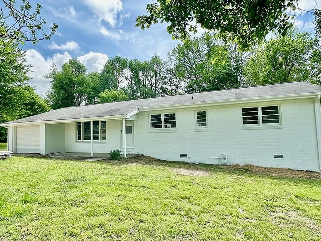 property at 910 N Holly St