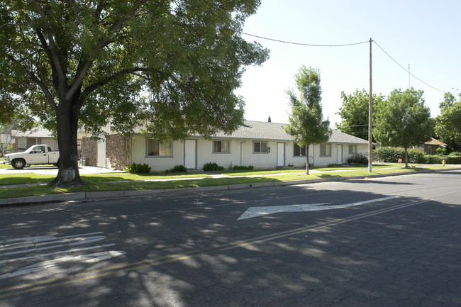 966 W 13th St in Merced, CA - Foto de edificio - Building Photo