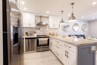 300 Oregon St in Hollywood, FL - Building Photo - Building Photo