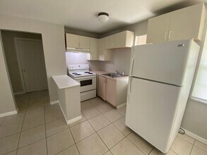 5750 Chipola Cir in Orlando, FL - Foto de edificio - Building Photo